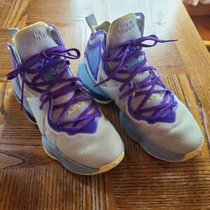 LeBron 19 GS 2022 Nike Basketball Sneakers, Size 7y "Easter" Color